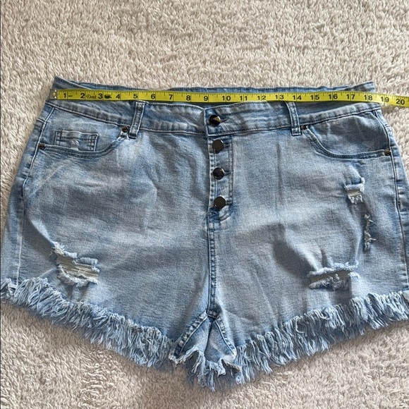 🩳 🆕 MODARANI Women’s Cutoff Distressed Denim Shorts – Size XXL - Picture 2 of 7